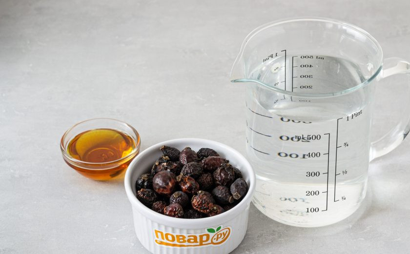 1. Этап. Напиток из шиповника: Подготовьте все ингредиенты.