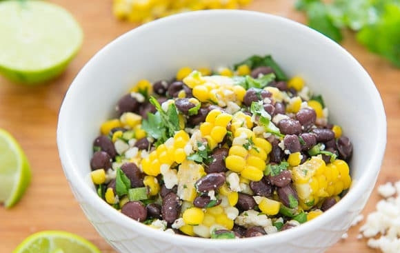 1. Этап. Мексиканский салат из кукурузы и фасоли: 4. Затем салат перемешайте с заправкой. Приятного аппетита!