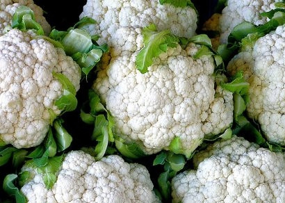 1. Этап. Цветная капуста на зиму в томате: Цветную капусту разделить на соцветия.