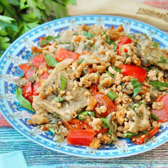 Баклажаны с мясом и овощами