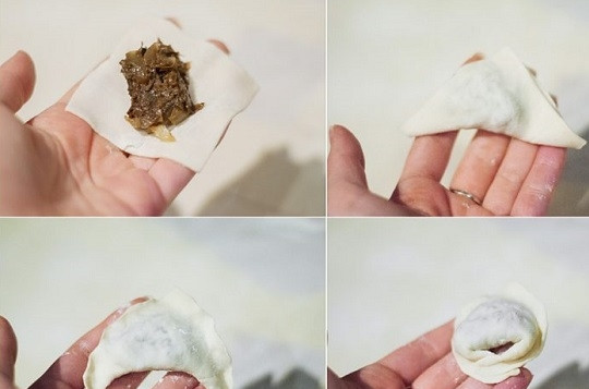 1. Этап. Борщ с ушками: 7. В центр кусочка теста выложите начинку, аккуратно слепите треугольном и закрепите между собой края. Вот такие ушки получились. Перед подачей борща к столу их нужно отварить в подсоленной воде минут 5.