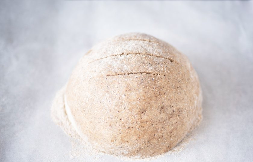 1. Этап. Ржаной хлеб на сыворотке: Тесто должно получиться мягким и таким, чтобы можно было сформовать заготовку буханки, как на фото. Острым ножом сделайте на тесте тонкие неглубокие надрезы — это делается для того, чтобы хлеб в процессе выпечки не разорвался некрасивыми трещинами. Поверхность заготовки хлеба обсыпьте ржаной мукой и оставьте в теплом месте (я просто на противне оставила в выключенной духовке) в течение 2 часов.