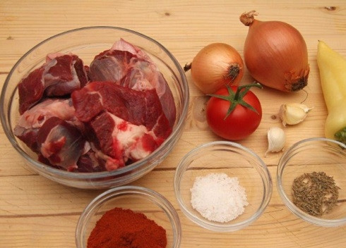 1. Этап. Говядина с овощами: Подготовим все необходимые продукты. Количество овощей регулируйте по своему вкусу.