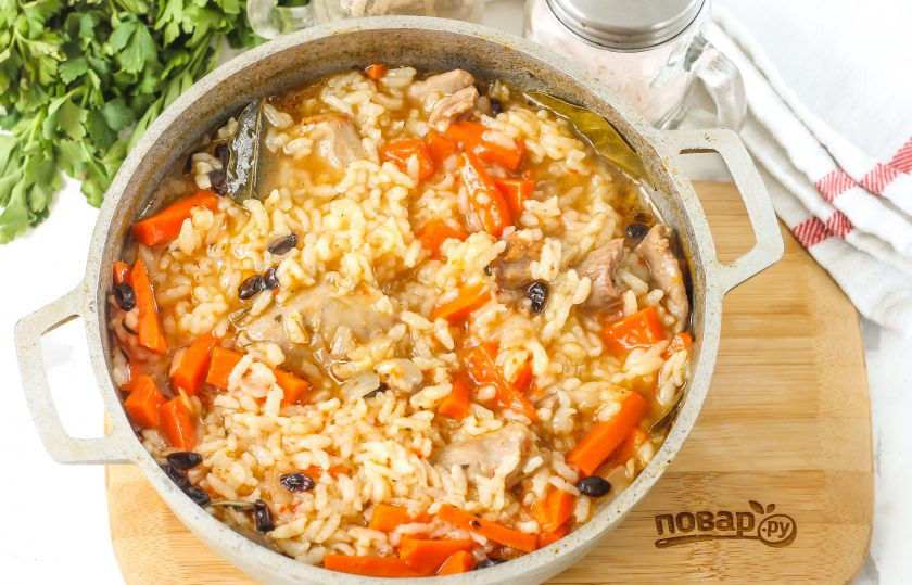 1. Этап. Чеченский плов: Готовый чеченский плов будет невероятно красочным и ароматным.