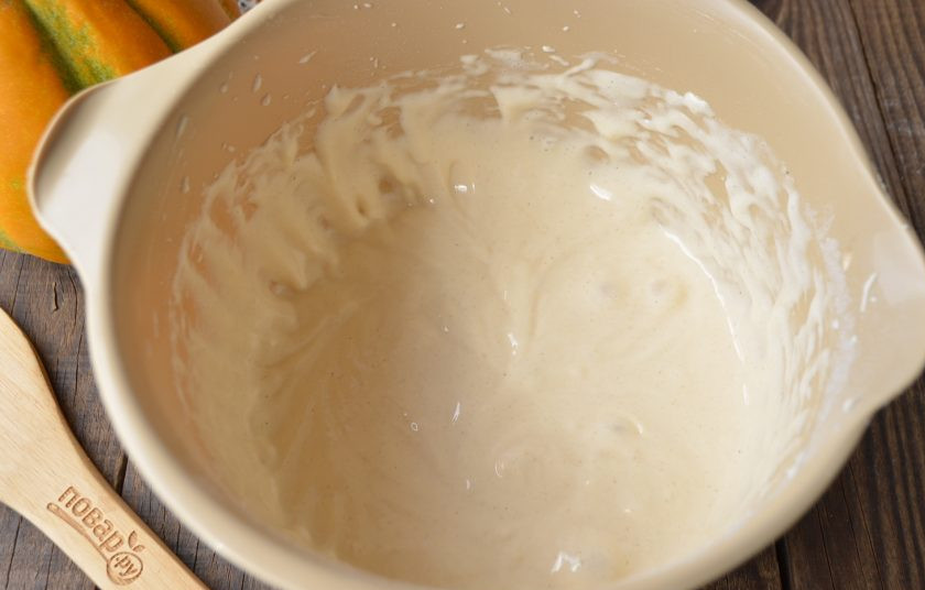 1. Этап. Шарлотка с дыней Сладкий сон: Тесто для шарлотки готово! Отставьте его пока.