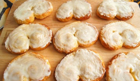 1. Этап. Берлинское печенье: 6. Вот такой самый простой рецепт берлинского печенья. При желании можно сделать глазурь или взбить белки, например, и покрыть сверху печенье. Это отличный вариант домашней выпечки на скорую руку.