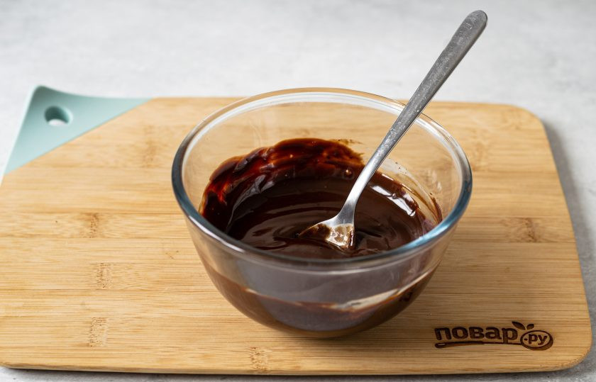 1. Этап. Веганский ганаш: Аккуратно размешайте, чтобы он полностью растаял.