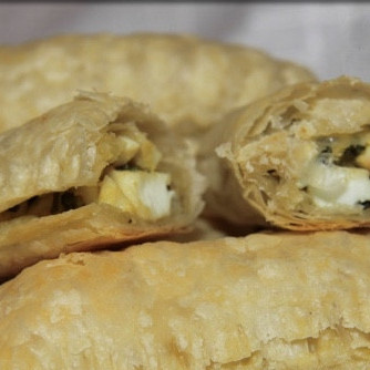 Слойки с яйцом и луком