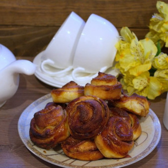 Плюшки с сахаром из дрожжевого теста