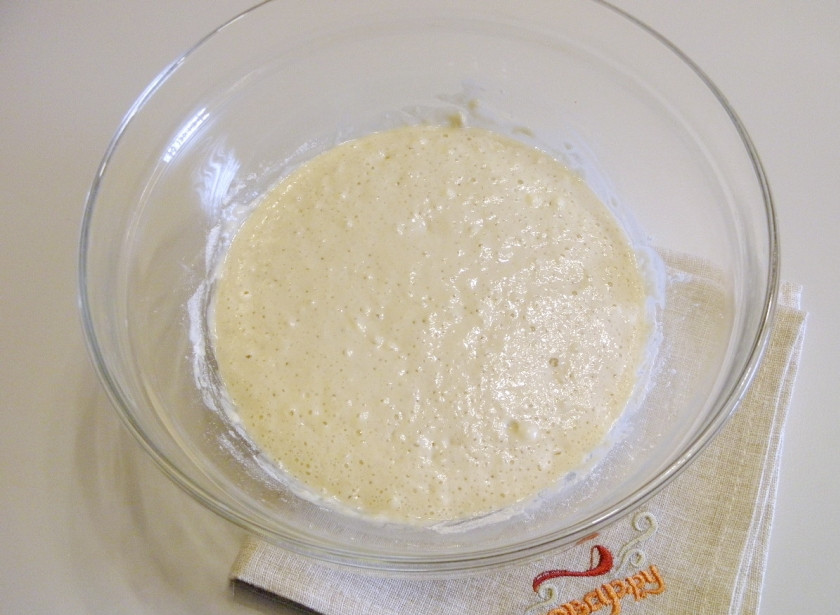 1. Этап. Пасхальный кулич: Через 15 минут на опаре должна появиться шапочка, это значит, что дрожжи 