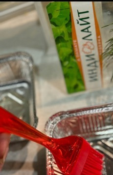 1. Этап. Филе индейки под шубкой: Формочки для запекания смазать оливковым маслом