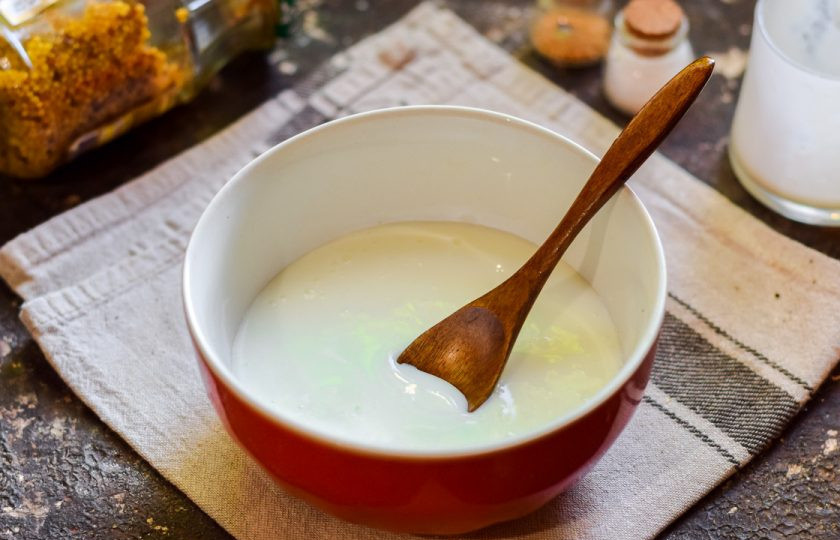 1. Этап. Заправка для салата из йогурта: 2. Йогурт перелейте или переложите в глубокую миску.