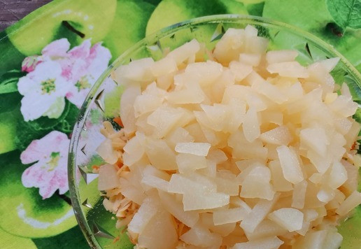 1. Этап. Салат Март: и грушу.