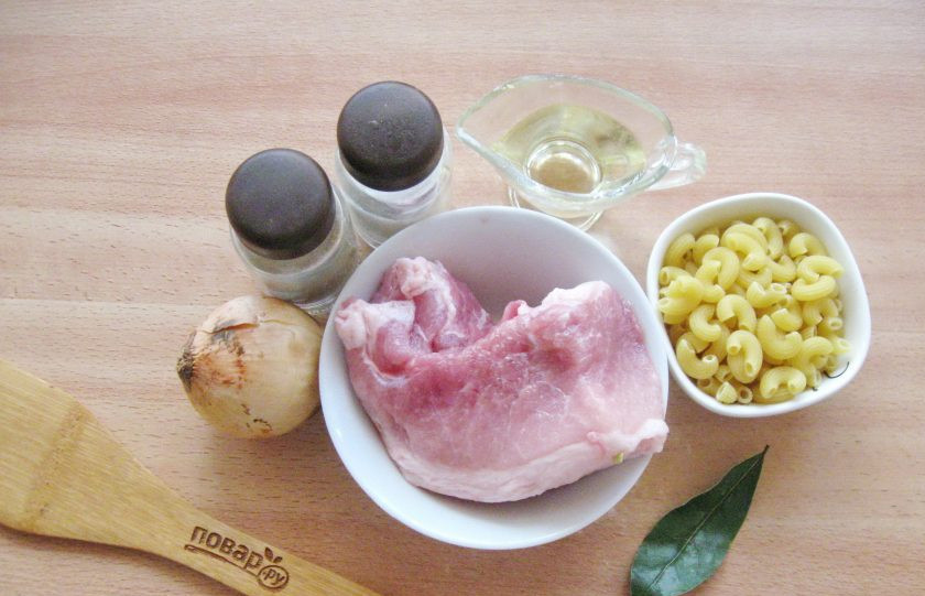 1. Этап. Макароны по-деревенски: Подготовьте ингредиенты для приготовления макарон по-деревенски.