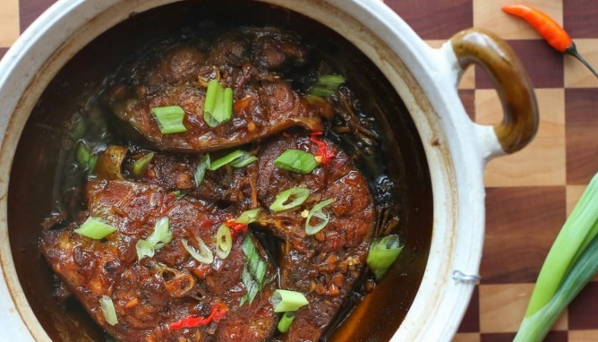 1. Этап. Тушеная зубатка: Очень вкусно и с рисом. Приятного аппетита!