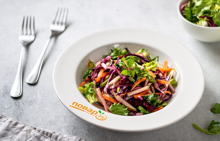 1. Этап. Салат из красной капусты с яблоком: Салат из красной капусты с яблоком готов, приятного аппетита!