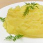Картофельная толченка Разомните картофель с помощи толкушки. По необходимости добавьте соль. С картофеля слейте воду, добавьте сливочное масло и молоко. Молоко вскипятите. Картофель очистите, нарежьте кубиками и отварите в подсоленной воде до мягкости около 25-30 минут.