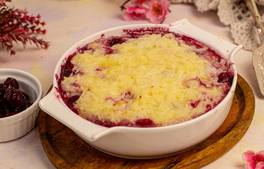 1. Этап. Рисовая запеканка с вишней: Достаньте готовую запеканку и подавайте к столу. Приятного аппетита!