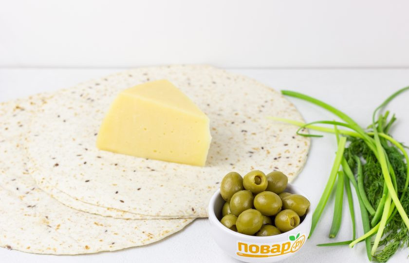 1. Этап. Тортилья с сыром: Подготовьте все необходимые ингредиенты.