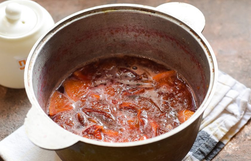 1. Этап. Варенье из сливы с апельсином: Варите варенье 50 минут.