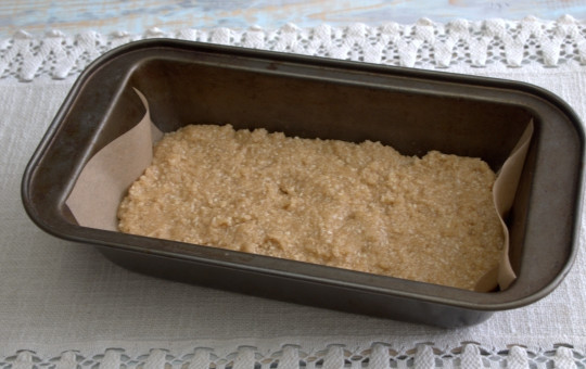 1. Этап. Халва кунжутная: 5. Форму застилаем пергаментом и выкладываем полученную смесь, разравниваем по всей поверхности, немного придавливаем и отправляем в холодильник на 3 часа.