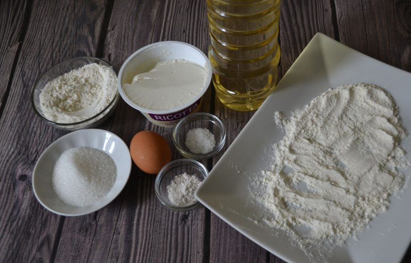 1. Этап. Сырники из рикотты: Подготовьте ингредиенты.