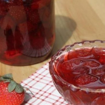 Клубничное варенье жидкое