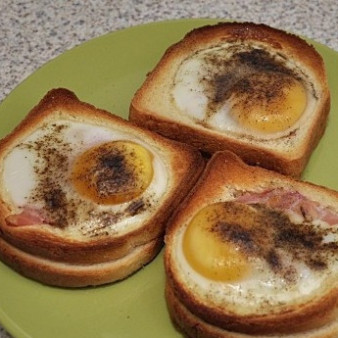 Бутерброды в духовке с яйцом