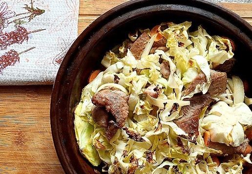 1. Этап. Запечённая пряная индейка с молодой капустой: За этот час запекания пару раз перемешайте содержимое. Каков аромат!