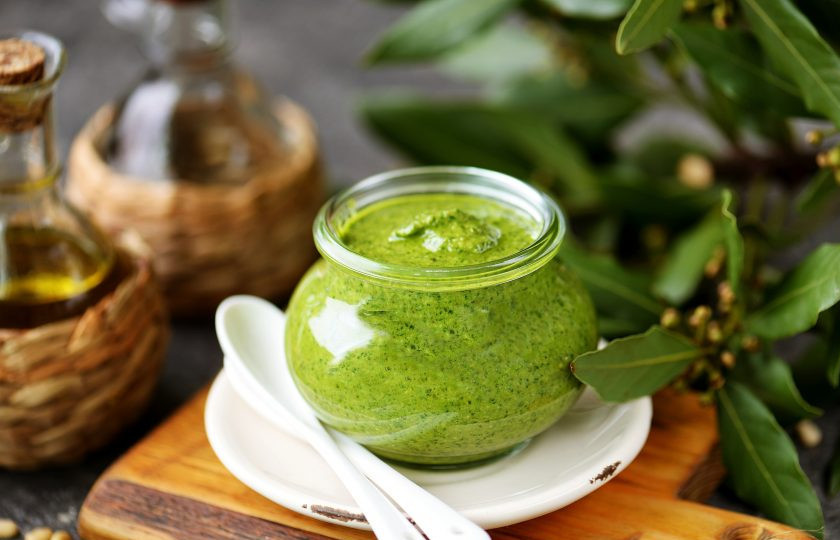 1. Этап. Итальянский соус Песто: Разложите готовый соус по небольшим баночкам и поставьте в холодильник до остывания. Подавайте к мясным, рыбным блюдам, готовьте с 