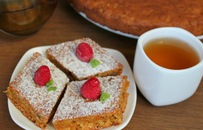 1. Этап. Морковный пирог без яиц: Морковный пирог готов. Посыпаем его сахарной пудрой и подаем к столу. Угощайтесь!