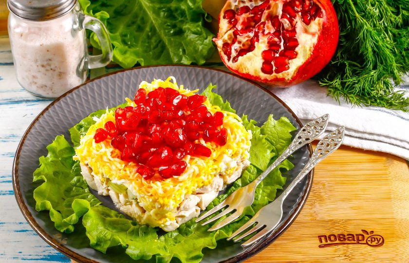 1. Этап. Салат Мужские слезы с гранатом: Украсьте при подаче листовым салатом или другой свежей зеленью.