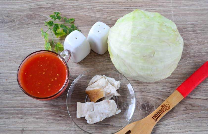 1. Этап. Тушеная капуста с салом: Подготовьте все необходимые ингредиенты.