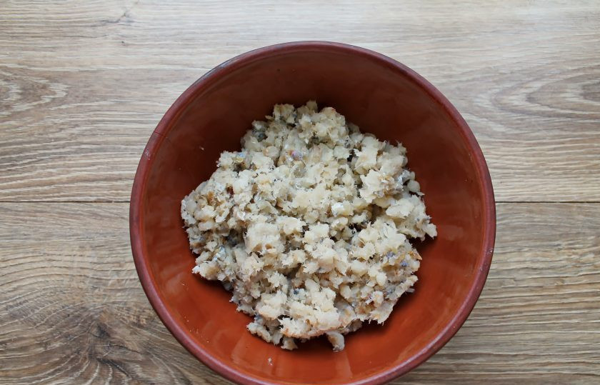 1. Этап. Котлеты из судака на пару: Пропустите филе судака через мясорубку с крупной решеткой.