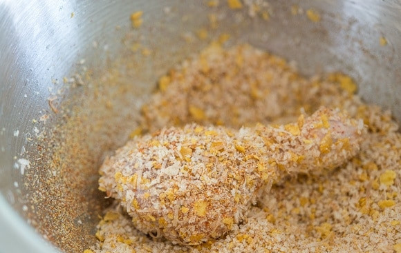 1. Этап. Куриные ножки в пряной панировке: 5. Затем ножки обваляйте в панировке.