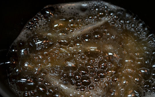 1. Этап. Сяочи закуска: Обжарьте в кипящем масле до золотистого цвета.