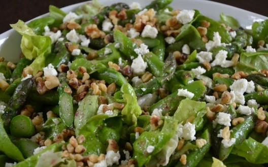 1. Этап. Салат со спаржей, орехами и фетой: 5. Или же дополнить все еще листьями салата. В обоих вариантах получается очень здорово. Приятного аппетита!