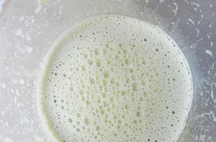 1. Этап. Кофе по-льежски: В эту смесь вливайте остывший кофе и сливки. Ещё раз хорошо всё перемешайте и уберите в холодильник. Спустя где-то полчаса достаем и ещё раз взбиваем. Потом убираем назад охлаждаться.