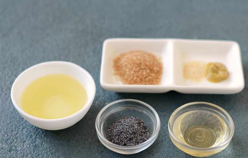 1. Этап. Маковая заправка для салата: Подготовьте все ингредиенты.