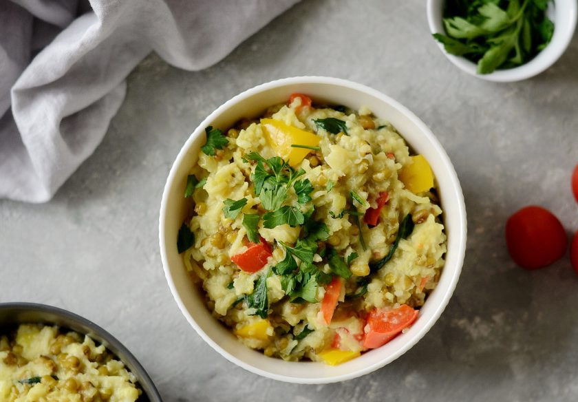 1. Этап. Кичари: Подавайте кичари с большой горстью измельченной кинзы. Приятного аппетита!