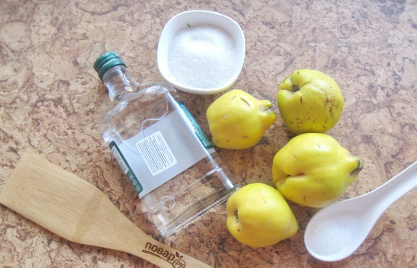 1. Этап. Настойка из айвы: Подготовьте все ингредиенты для приготовления настойки.