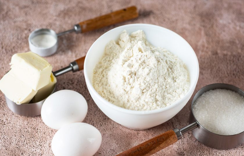 1. Этап. Пончики в мультипекаре: Подготовьте все необходимые ингредиенты.