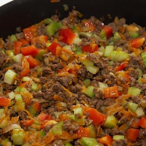 1. Этап. Лазанья с мясом: Перемешиваем.