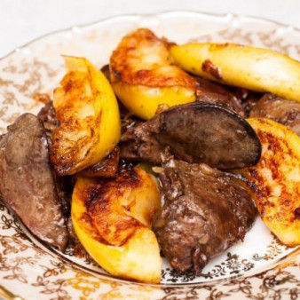 Печень индейки с яблоками