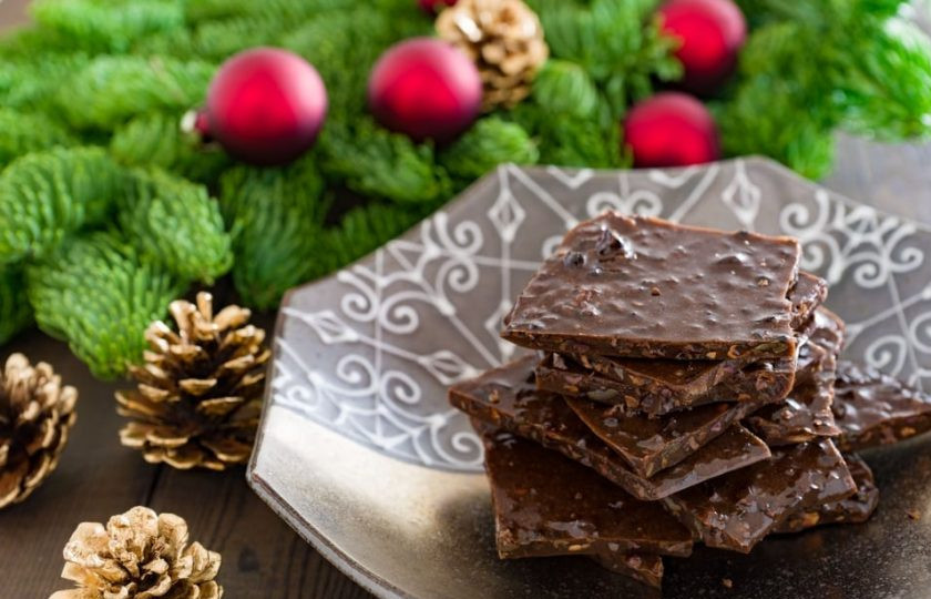 1. Этап. Самодельный шоколад: 5. После застывания разломайте шоколад на кусочки и наслаждайтесь.