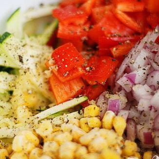 1. Этап. Летние жареные овощи: ...кошерную соль и молотый перец...