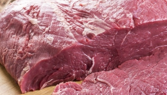 1. Этап. Ростбиф из мраморной говядины: 2. Как известно, выдержка говядины может быть двух видов: влажная и сухая. Важным в процессе приготовления такого мяса является температура. Перед приготовлением не забудьте убрать всю пленку.