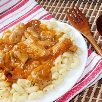 Томатная мясная подлива с грибами