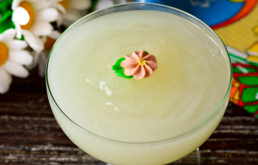 1. Этап. Желе из крахмала: Разлейте желе в пиалы.