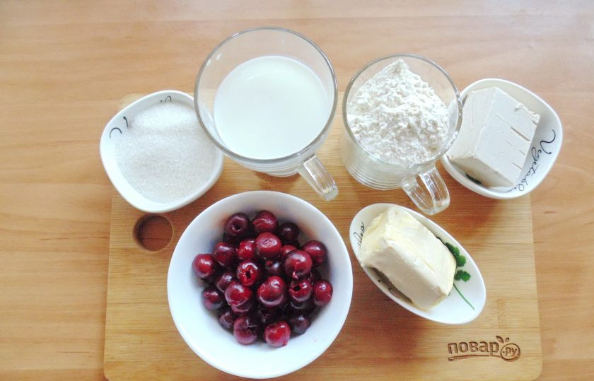 1. Этап. Дрожжевые рогалики с вишней: Подготовьте ингредиенты для приготовления дрожжевых рогаликов с вишней.